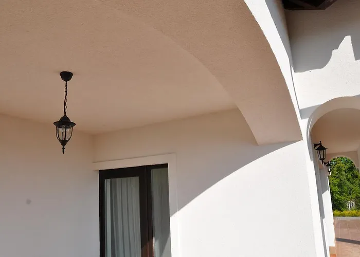 De Dominique Erdőbénye