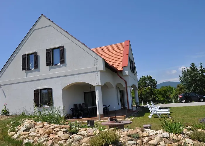 De Dominique Erdőbénye